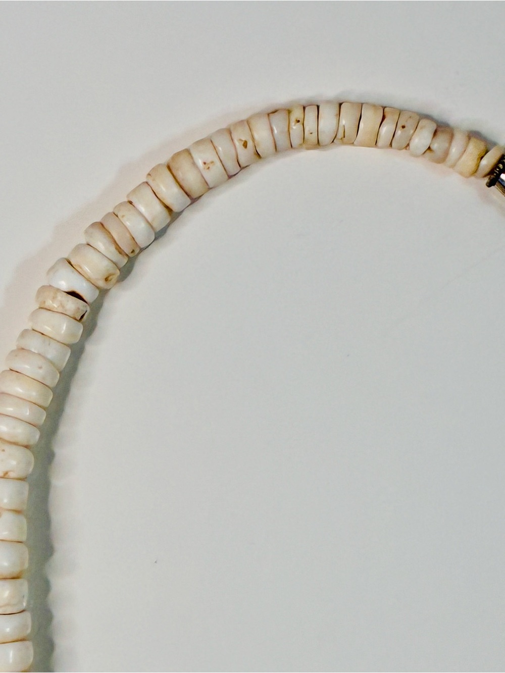 Vintage Hawaiian Cream Puka Shell Surfer Necklace Minimal Everyday Coastal READ - Picture 8 of 12